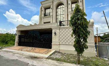 RUMAH MEGAH 3 LANTAI AMERICAN CLASIC MODERN ALA SULTAN DI BANYURADEN GAMPING