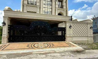 RUMAH MEGAH 3 LANTAI AMERICAN CLASIC MODERN ALA SULTAN DI BANYURADEN GAMPING
