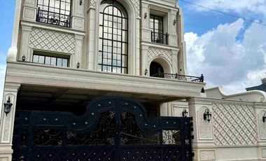 RUMAH MEGAH 3 LANTAI AMERICAN CLASIC MODERN ALA SULTAN DI BANYURADEN GAMPING