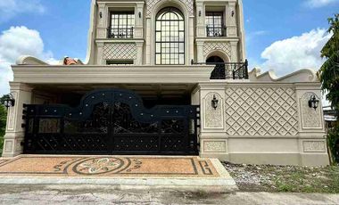 RUMAH MEGAH 3 LANTAI AMERICAN CLASIC MODERN ALA SULTAN DI BANYURADEN GAMPING