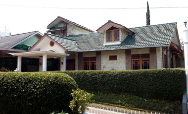 Murah !! DIJUAL VILLA GREEN APPLE CIPANAS FULL FURNISHED POSISI HOOK 2 SISI BISA UNTUK KELUARGA BESAR