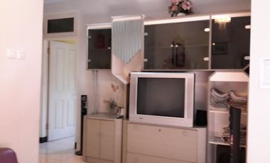 Murah !! DIJUAL VILLA GREEN APPLE CIPANAS FULL FURNISHED POSISI HOOK 2 SISI BISA UNTUK KELUARGA BESAR