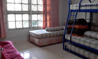 Murah !! DIJUAL VILLA GREEN APPLE CIPANAS FULL FURNISHED POSISI HOOK 2 SISI BISA UNTUK KELUARGA BESAR