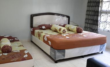 Murah !! DIJUAL VILLA GREEN APPLE CIPANAS FULL FURNISHED POSISI HOOK 2 SISI BISA UNTUK KELUARGA BESAR