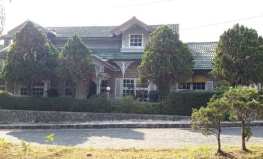 Murah !! DIJUAL VILLA GREEN APPLE CIPANAS FULL FURNISHED POSISI HOOK 2 SISI BISA UNTUK KELUARGA BESAR