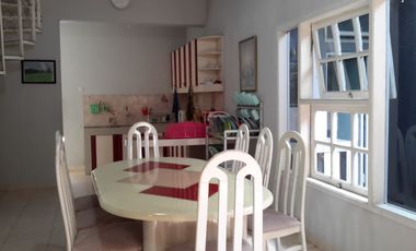 Murah !! DIJUAL VILLA GREEN APPLE CIPANAS FULL FURNISHED POSISI HOOK 2 SISI BISA UNTUK KELUARGA BESAR