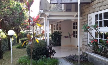 Murah !! DIJUAL VILLA GREEN APPLE CIPANAS FULL FURNISHED POSISI HOOK 2 SISI BISA UNTUK KELUARGA BESAR