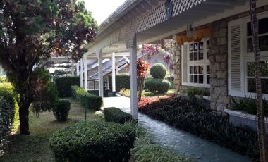 Murah !! DIJUAL VILLA GREEN APPLE CIPANAS FULL FURNISHED POSISI HOOK 2 SISI BISA UNTUK KELUARGA BESAR