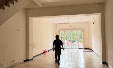 Disewakan Ruko 3 Lantai Strategis Bersih Siap Pakai Apartemen Gading Mediterania