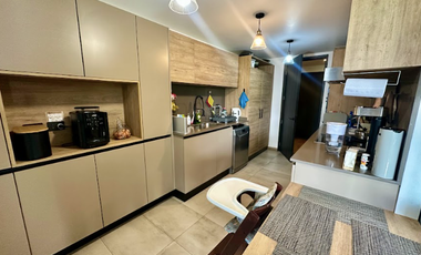 Venta Penthouse Con Rooftop, Cercano A Clinica Alemana