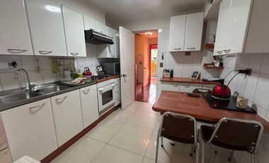 SE VENDE casa aislada de dos pisos ubicada en microbarrio cerrado de Valle Lo Campino, Quilicura.