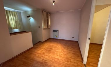 SE VENDE casa aislada de dos pisos ubicada en microbarrio cerrado de Valle Lo Campino, Quilicura.