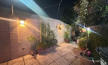 SE VENDE casa aislada de dos pisos ubicada en microbarrio cerrado de Valle Lo Campino, Quilicura.