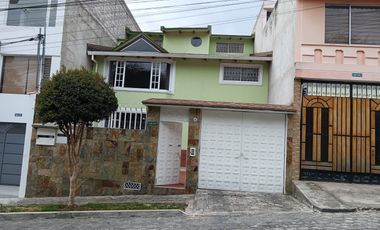 CASA EN VENTA EN EL  CONDADO QUITO