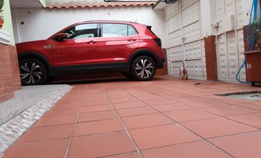 CASA EN VENTA EN EL  CONDADO QUITO