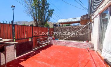Leon Propiedades vende casa en Curacaví centro.
