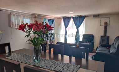 Leon Propiedades vende casa en Curacaví centro.