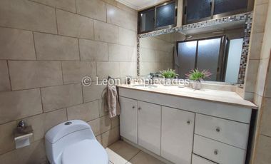 Leon Propiedades vende casa en Curacaví centro.