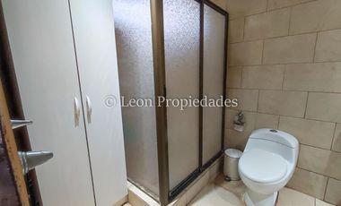 Leon Propiedades vende casa en Curacaví centro.