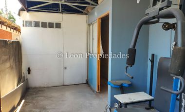 Leon Propiedades vende casa en Curacaví centro.