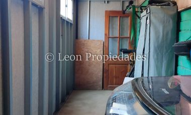 Leon Propiedades vende casa en Curacaví centro.