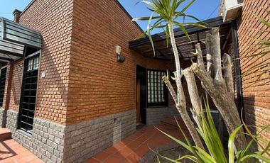 Zona Santos Domínguez y Juan Garrigó – Casa en Venta