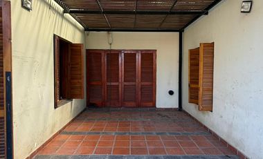 Zona Santos Domínguez y Juan Garrigó – Casa en Venta
