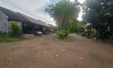 rumah hitung tanah di dalam perumahan tenang dengan harga termurah