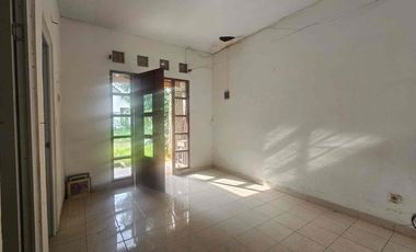 rumah hitung tanah di dalam perumahan tenang dengan harga termurah