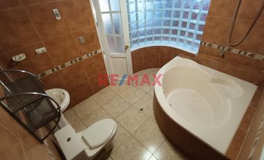 Hermosa Casa Productiva De 600 M2 En Alquiler En Nuevo Chimbote S/. 5,040.00 - $ 1,500.00