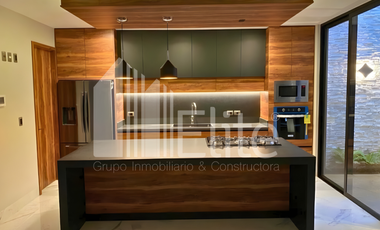 VENTA DE CASA DE LUJO NUEVA EN LOMAS DE JURIQUILLA