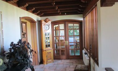 Se vende Excelente casa estilo Española, Valdivia, Chile