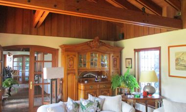 Se vende Excelente casa estilo Española, Valdivia, Chile