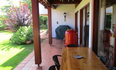 Se vende Excelente casa estilo Española, Valdivia, Chile