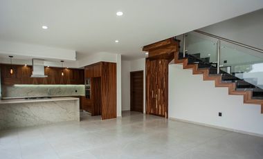 Hermosa casa en venta  por debajo de su valor en Zona Real fraccionamiento Privanza Coto senda acabados de Lujo.