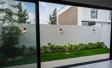 Hermosa casa en venta  por debajo de su valor en Zona Real fraccionamiento Privanza Coto senda acabados de Lujo.