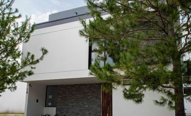 Hermosa casa en venta  por debajo de su valor en Zona Real fraccionamiento Privanza Coto senda acabados de Lujo.