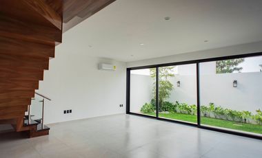 Hermosa casa en venta  por debajo de su valor en Zona Real fraccionamiento Privanza Coto senda acabados de Lujo.