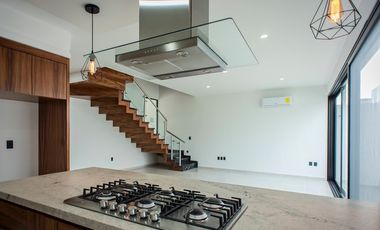 Hermosa casa en venta  por debajo de su valor en Zona Real fraccionamiento Privanza Coto senda acabados de Lujo.