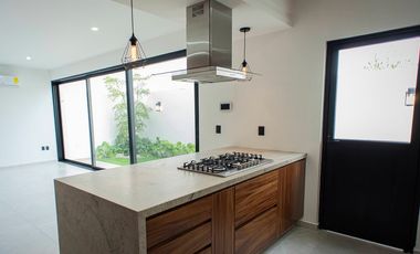 Hermosa casa en venta  por debajo de su valor en Zona Real fraccionamiento Privanza Coto senda acabados de Lujo.