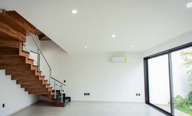 Hermosa casa en venta  por debajo de su valor en Zona Real fraccionamiento Privanza Coto senda acabados de Lujo.