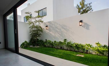 Hermosa casa en venta  por debajo de su valor en Zona Real fraccionamiento Privanza Coto senda acabados de Lujo.