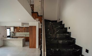 Hermosa casa en venta  por debajo de su valor en Zona Real fraccionamiento Privanza Coto senda acabados de Lujo.