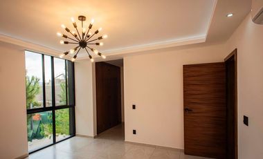 Hermosa casa en venta  por debajo de su valor en Zona Real fraccionamiento Privanza Coto senda acabados de Lujo.