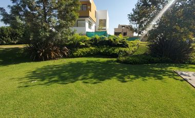 Hermosa casa en venta  por debajo de su valor en Zona Real fraccionamiento Privanza Coto senda acabados de Lujo.