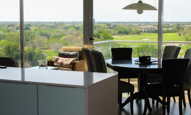 Vendo Departamento Penthouse en Yucatán Country Club, Mérida, Yucatán, de 260 m2 de construcción.