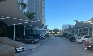 Vendo Departamento Penthouse en Yucatán Country Club, Mérida, Yucatán, de 260 m2 de construcción.