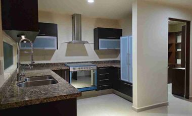 CASA EN VENTA EN PRIVADA LAS HACIENDAS RECIÉN REMODELADA