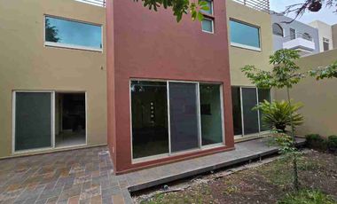 CASA EN VENTA EN PRIVADA LAS HACIENDAS RECIÉN REMODELADA