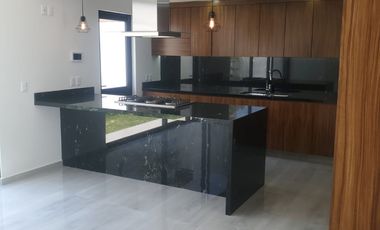 Hermosa casa en venta en Privanza Coto senda con los mejores acabados, por debajo de su valor